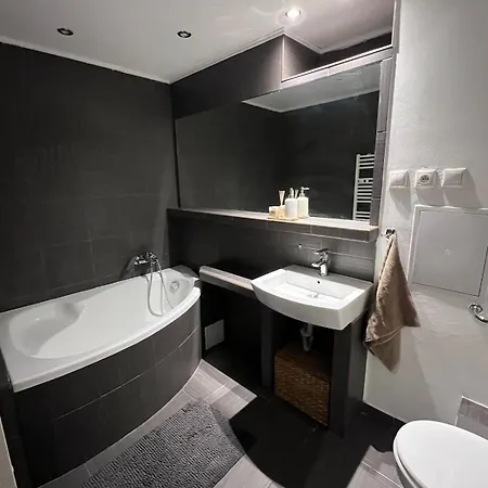 Fontana 11 - Cozy 60M2 Apartment In Very Centre - 200M To Main Square *
